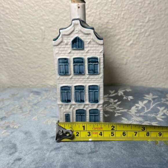 KLM Delft Blue Ceramic House Bottle No. 45 *Empty* - Picture 9 of 9